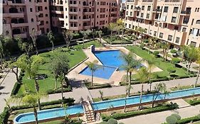 Un Moderne Chic Appartement Vue Sur Piscine